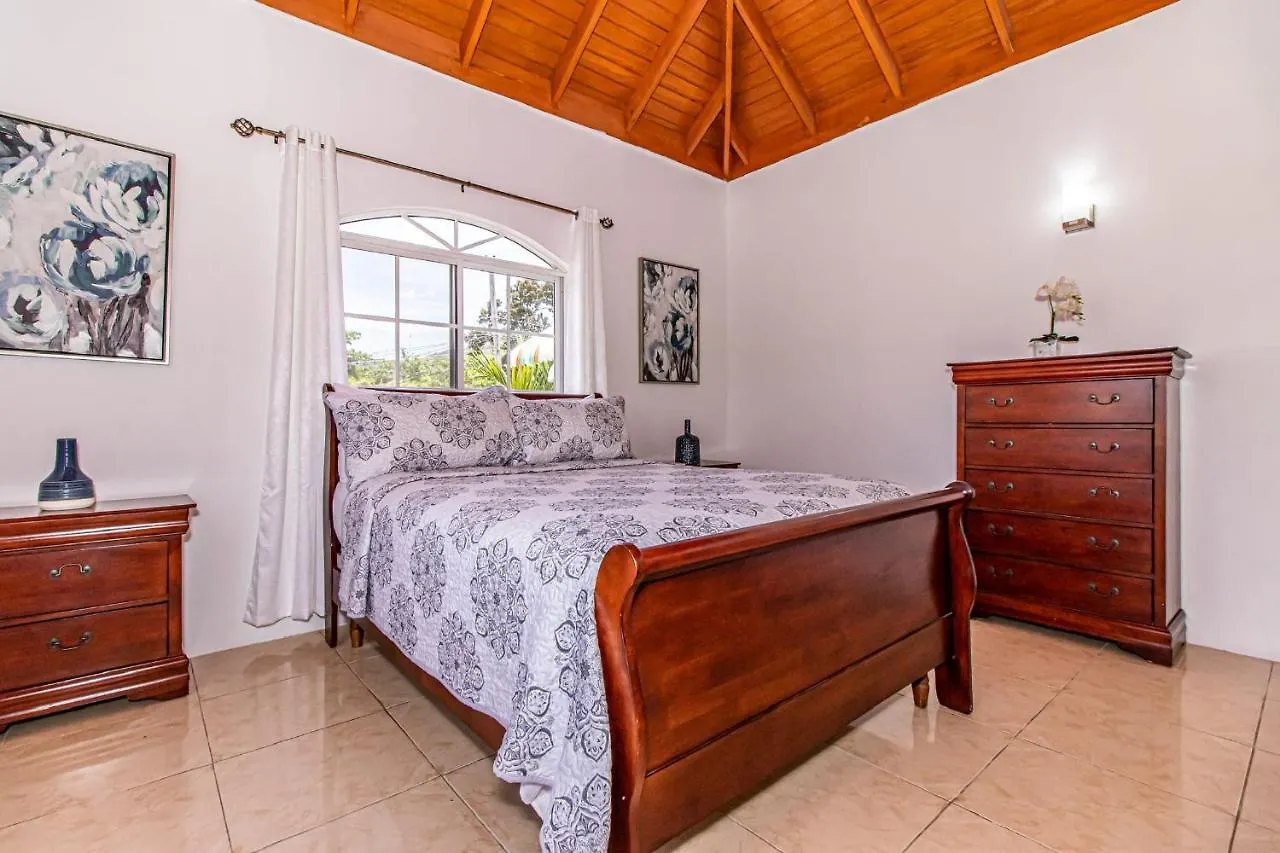 Runaway Bay Gem Apartment Runaway Bay
