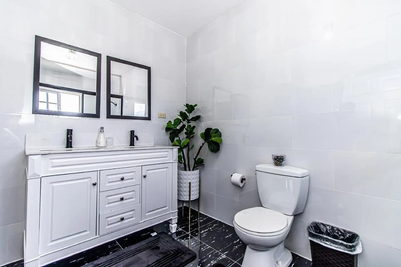 Runaway Bay Gem Apartment