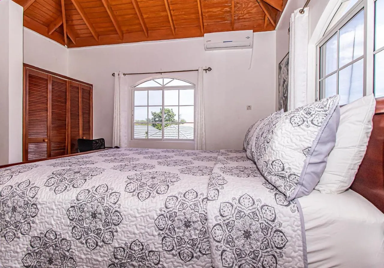 Apartment Runaway Bay Gem