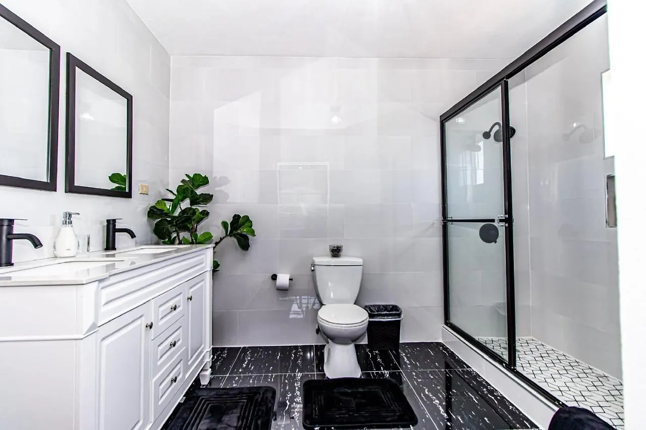Apartment Runaway Bay Gem