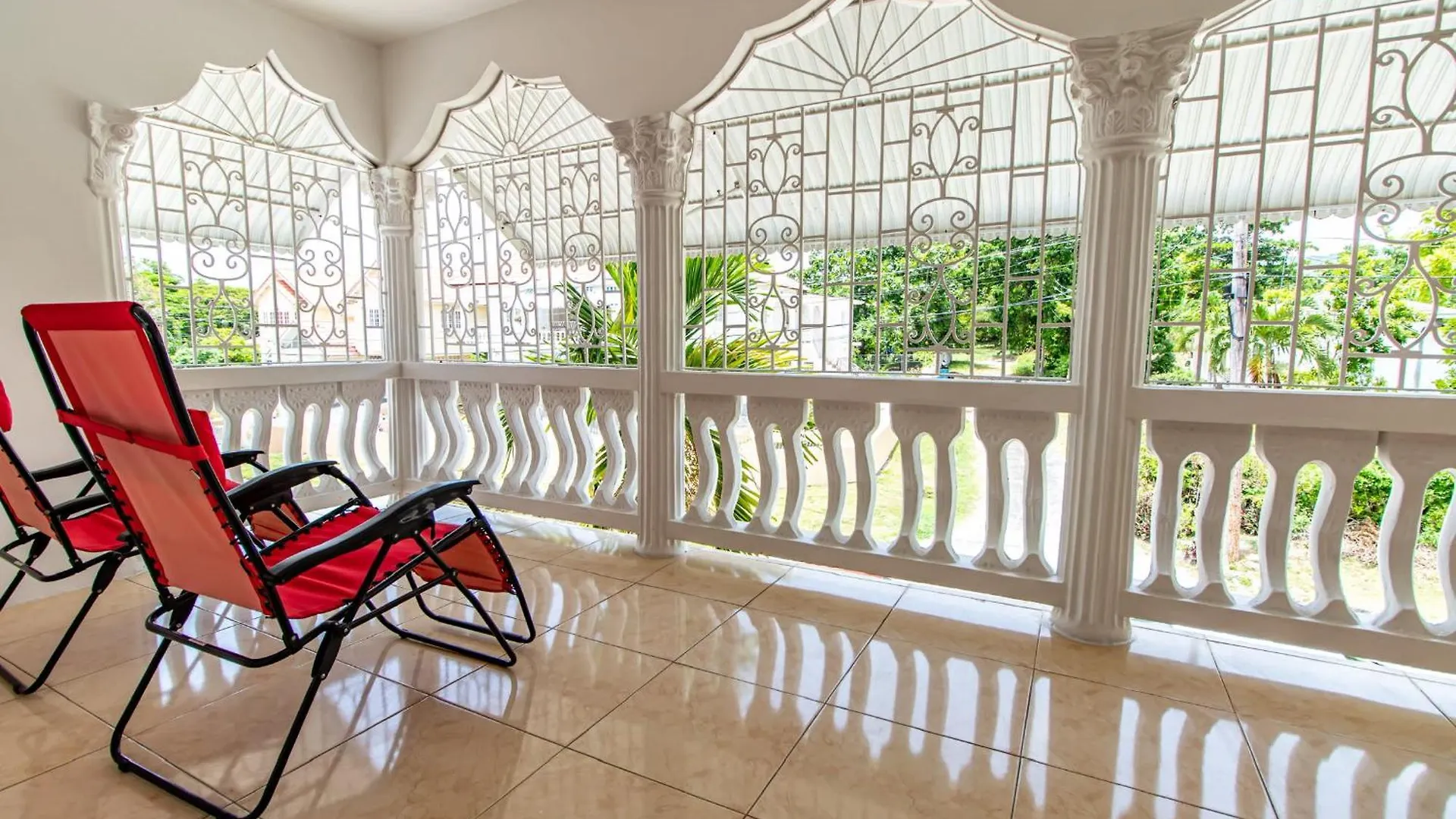 Runaway Bay Gem Apartment