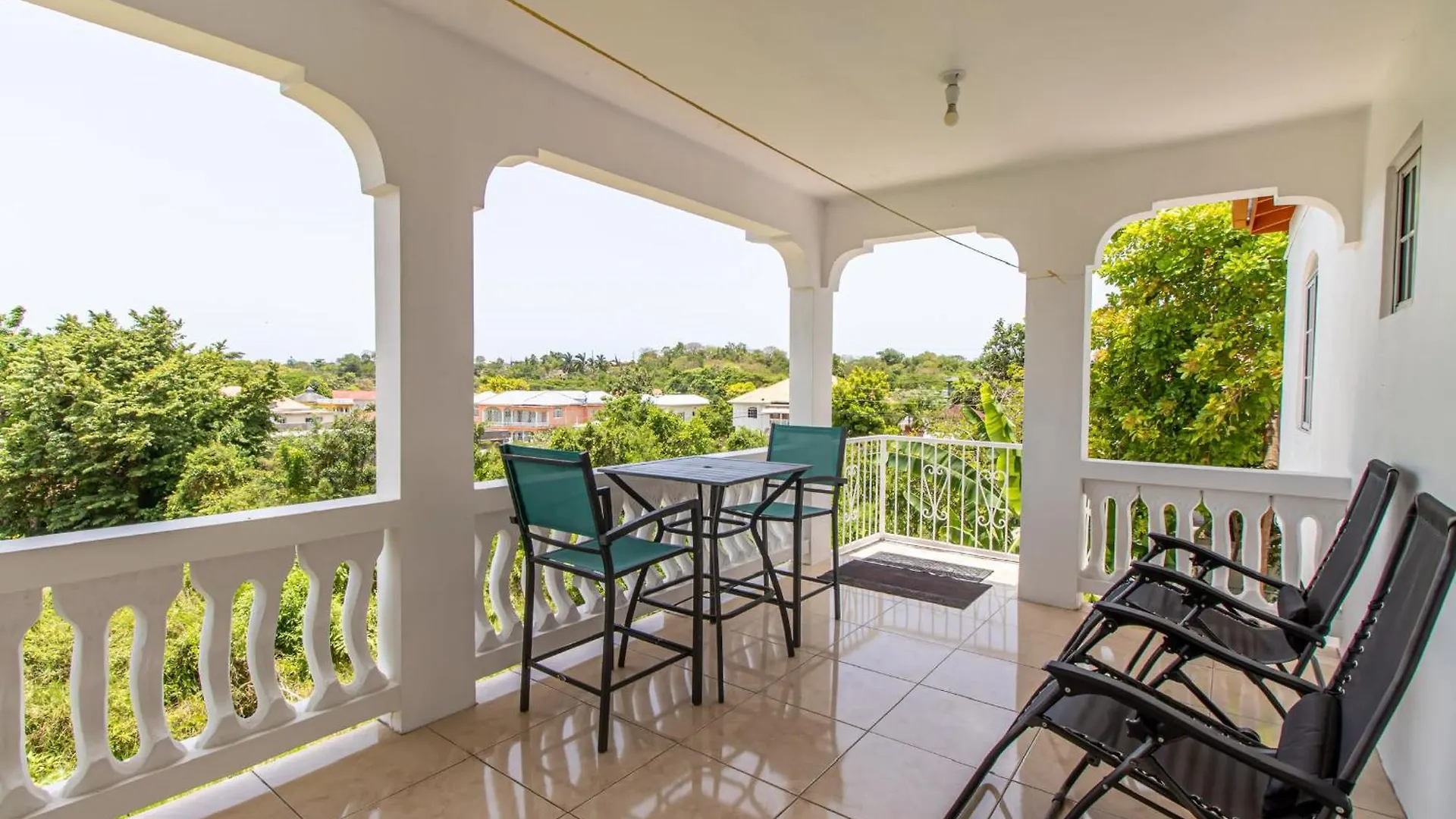 Apartment Runaway Bay Gem