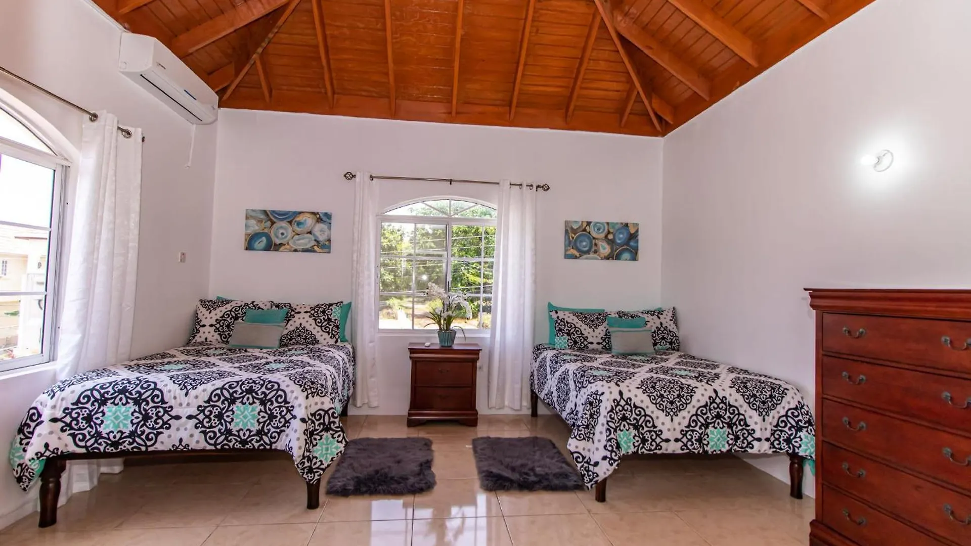 Apartment Runaway Bay Gem